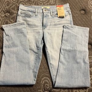 Levi’s 314 NWT Shaping Straight Jeans Size 29